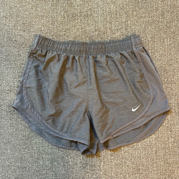 Nike Women's Equilibrium Modern Tempo Running Short, Gray, size M - Picture 1 of 4